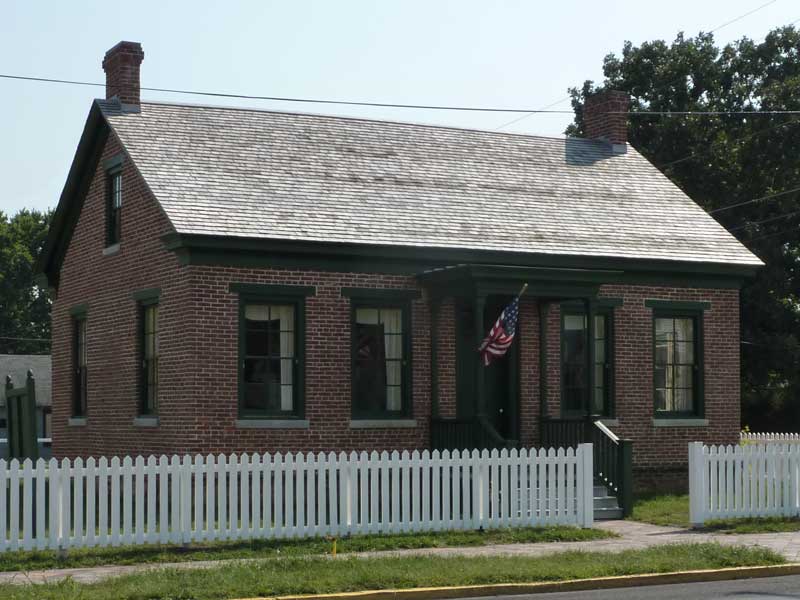 Visiting the Lincoln-Manahan Home Museum