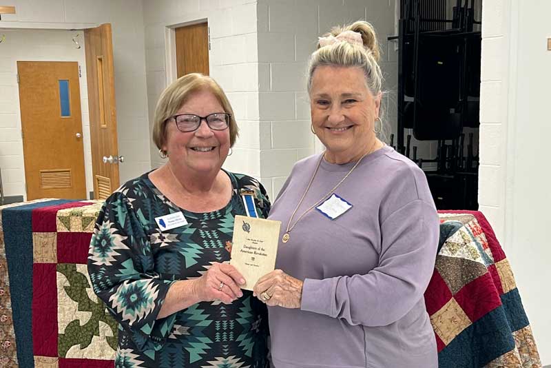 Regent donates 1904 chapter yearbook
