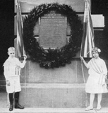 Revolutionary Soldiers Buried In Illinois by Mrs. Harriet J. Walker, 1917
